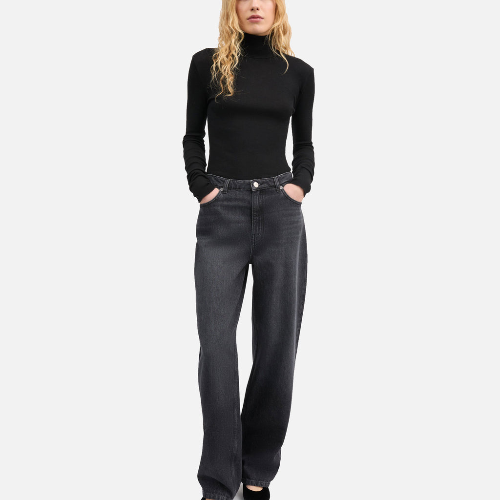 Esme T-Neck Black
