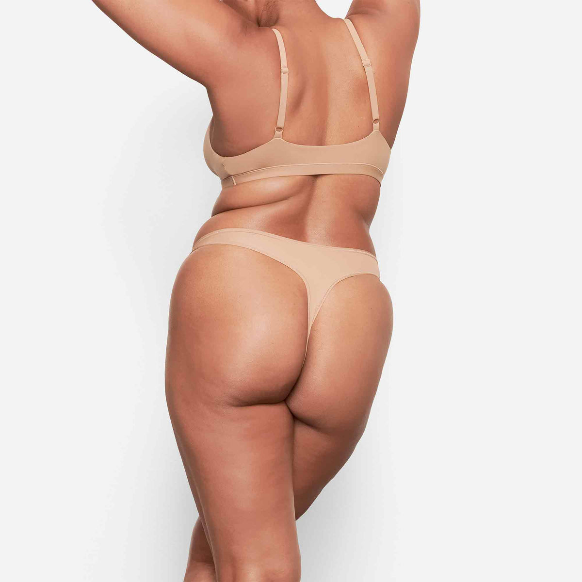 Fits Everybody Thong Sienna