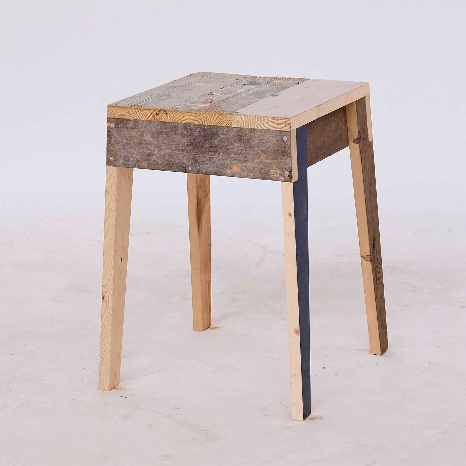 Scrapwood Stool High Gloss - SK 40