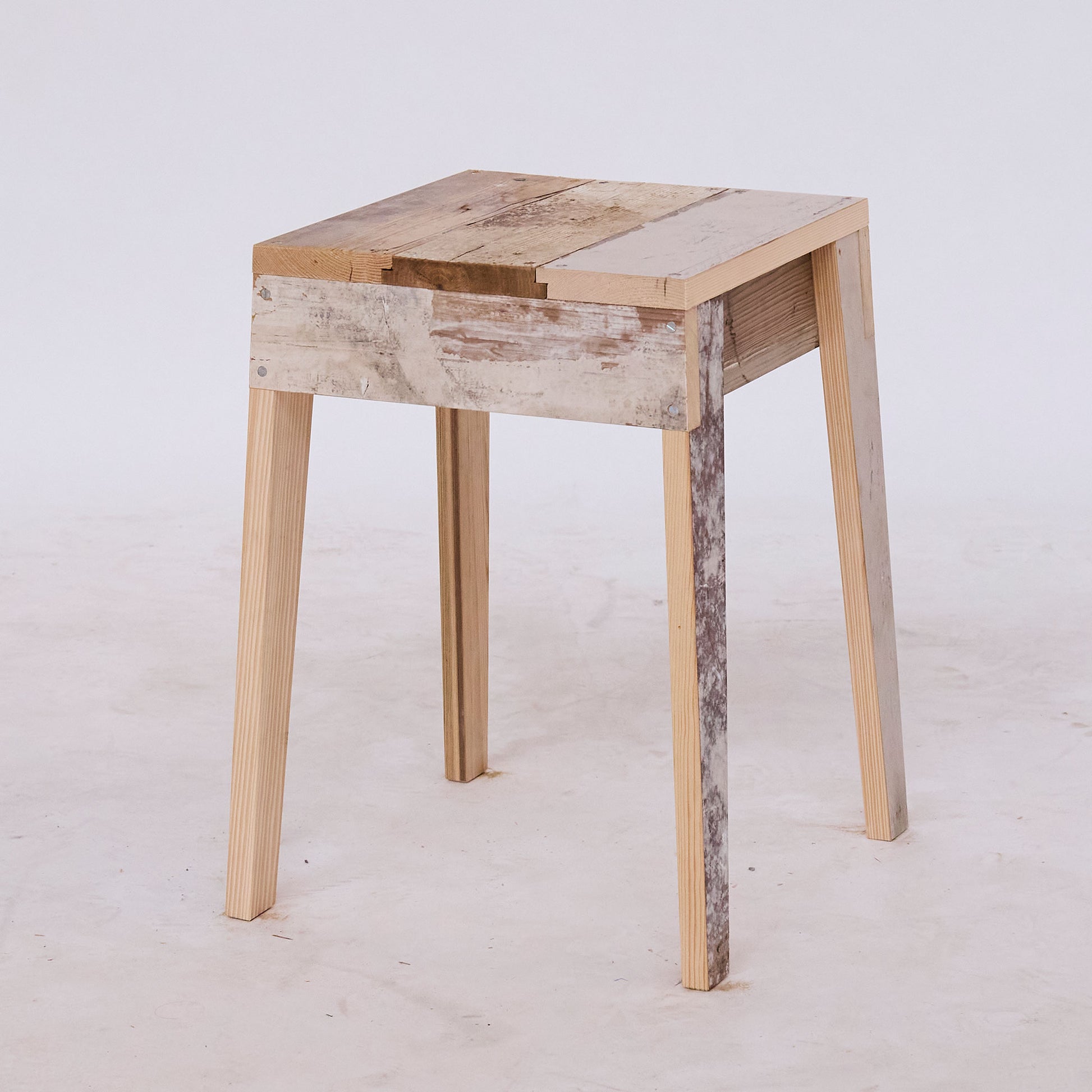 Scrapwood Stool High Gloss - SK 42