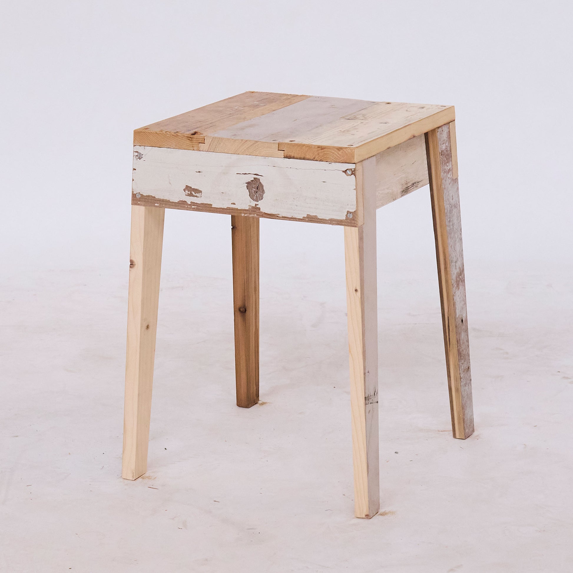 Scrapwood Stool High Gloss - SK 44