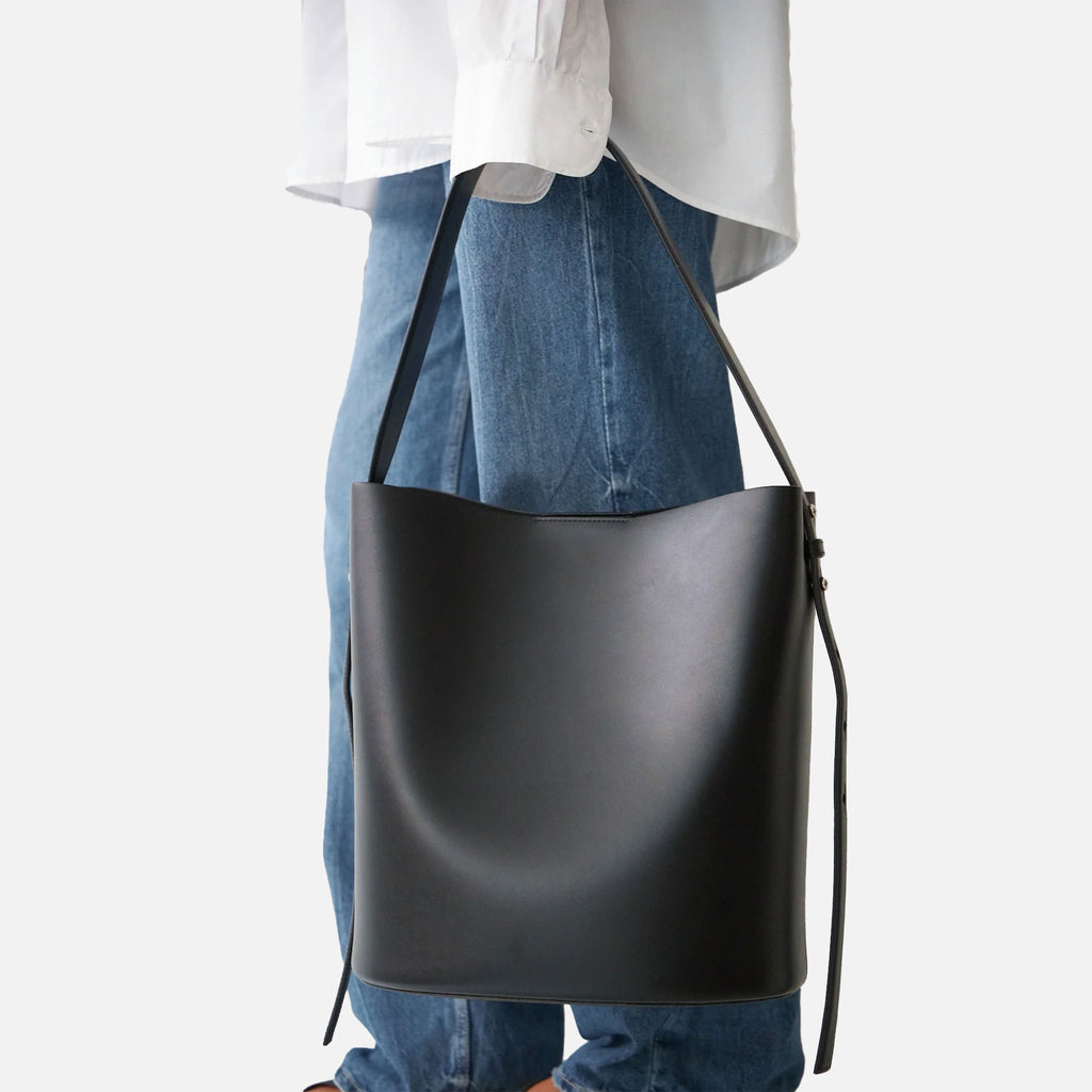 Leo Bucket Bag Black