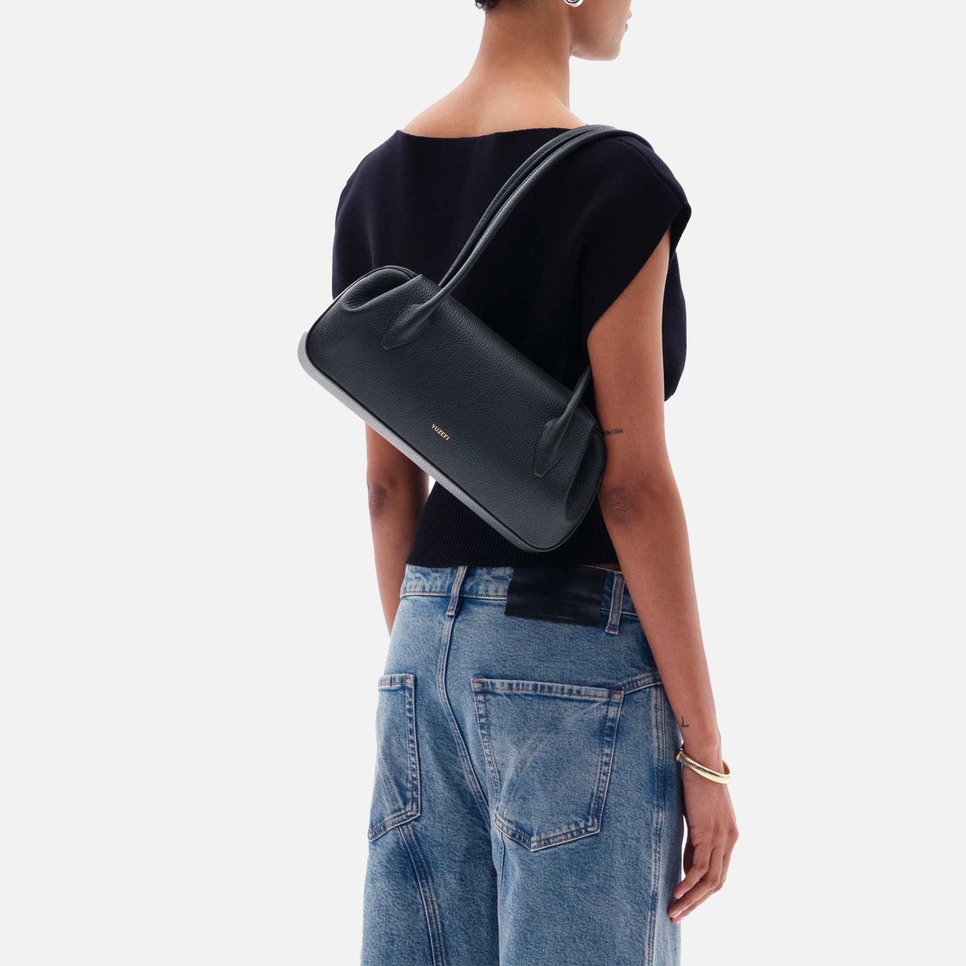Oyster Shoulder Bag Grained Leather Black