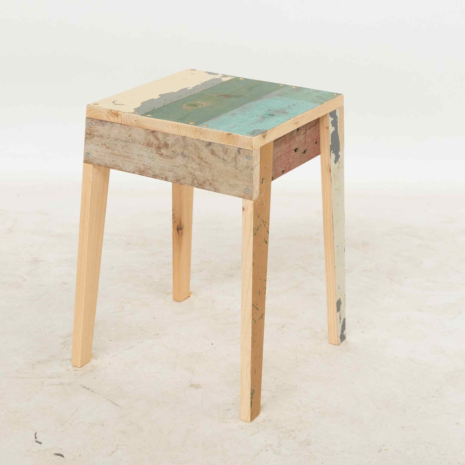 Scrapwood Stool High Gloss - 79