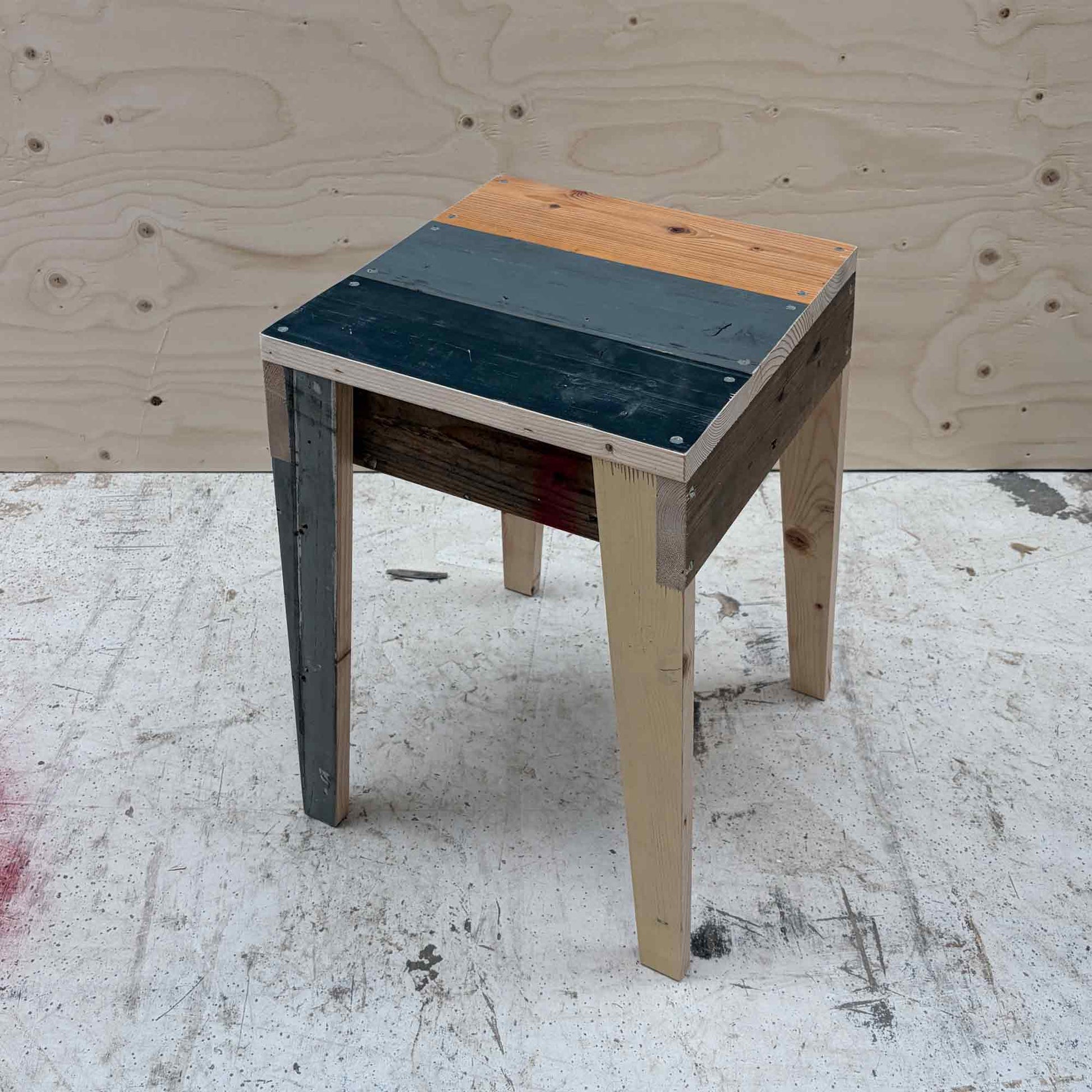 Scrapwood Stool High Gloss SK06 - 81