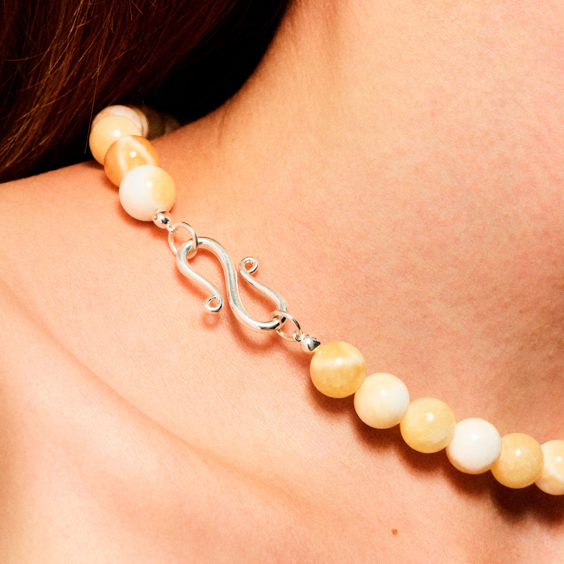 The Mary Necklace Beige Topaz